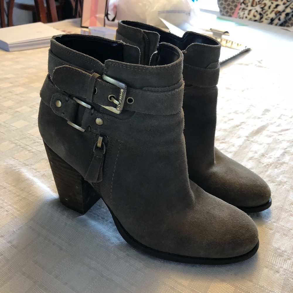 GUESS booties 😍😍 - Picture 4 of 7